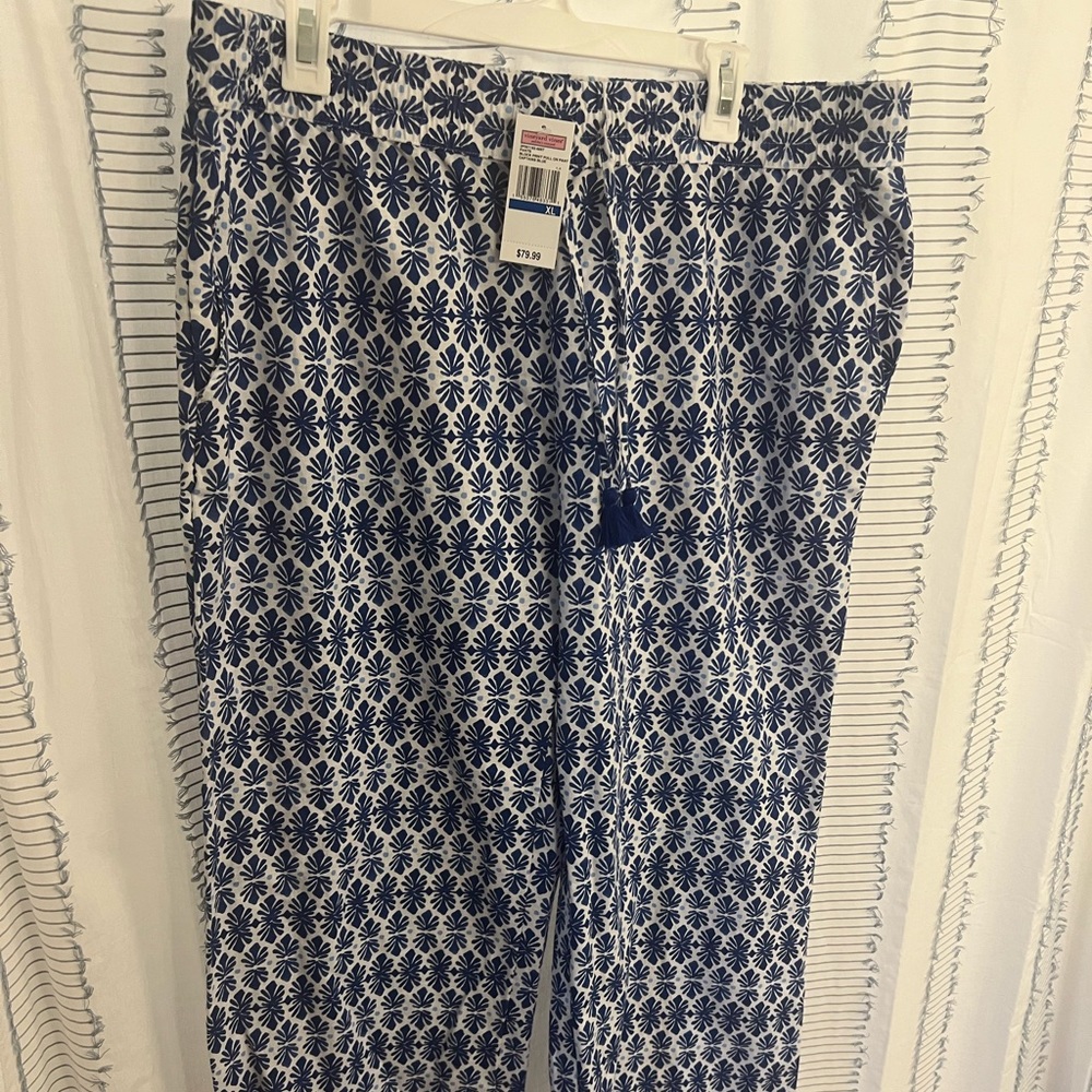Vineyard Vines Pants size XL NWT.